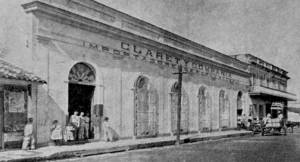 Claret y Compañía importadores de ropa y sedería. Vista del edificio en San Fernando 38 y 40, Cienfuegos (Ca. 1904).