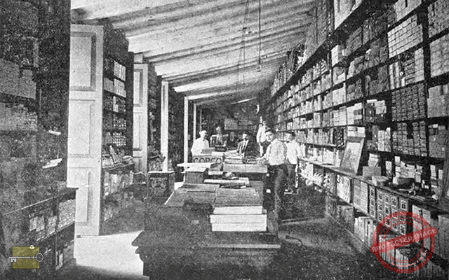 Vista del almacén y empleados de la quincallería La Borla en Cienfuegos (Ca. 1904).