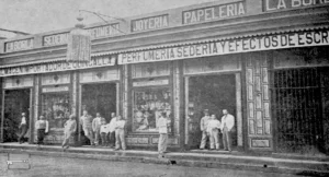 Exterior de la quincallería La Borla en Cienfuegos (Ca. 1904).