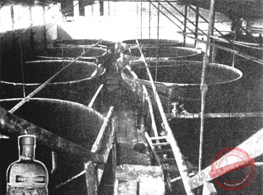 Compañía Licorera Matanzas S. A. Tanques de fermentación (Ca. 1938).