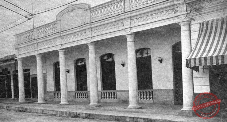 Exterior del edificio de la Colonia Española de Ranchuelo, Cuba.