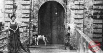 Poetisa Graziella Garbalosa en la fortaleza de Jagua, Cienfuegos (Ca. 1930).