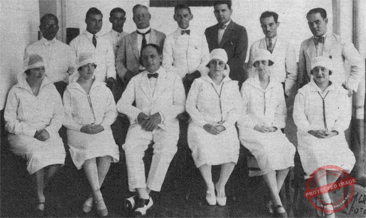 Hospital San Juan de Dios en Santa Clara. Grupo de facultativos y enfermeras (Ca. 1928).