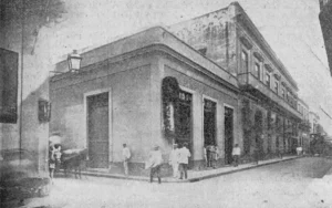 Edificio de Aspuru y Co., S. en C. en la calle Mercaderes 24, Habana ca. 1918.