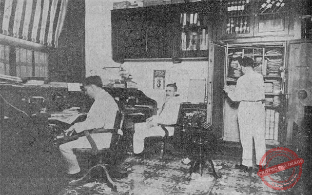 Oficina y empleados de Aspuru y Co., S. en C. en la Habana ca. 1918.