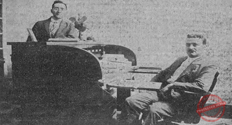 Edwin W. Miles gerente del Garaje Inglés y su hermano Leonardo G. Miles ca. 1918.