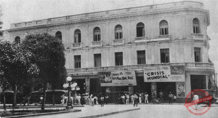Hotel Florida de Cortina, Fernández y Co., frente al Parque Vidal, en la ciudad de Santa Clara, ca. 1935.