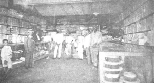 Vista interior de la tienda mixta “La Siempre Viva” de Domingo Ajión en Coliseo, Matanzas (Ca. 1924).