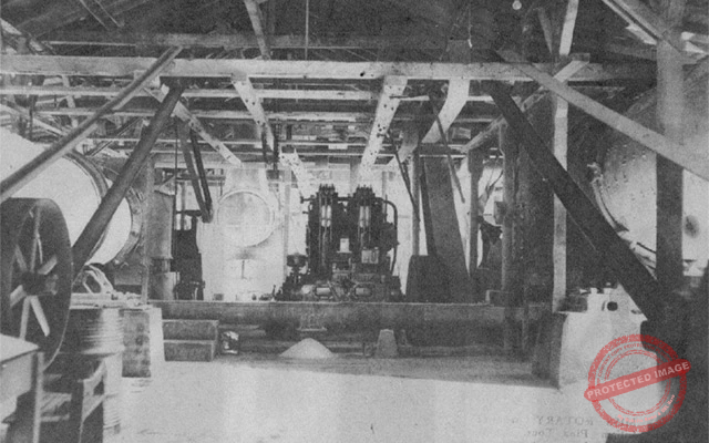 Reguera, Brooks, Bernard y Cía., S. en C. Interior del salón de maquinaria de las salinas de Caimanera ca. 1935.