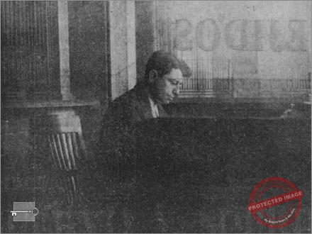 Alejo González Pereda gerente del Palacio de los Bueyes ca. 1918.