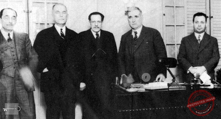 Carlos Mendieta Montefur en su despacho presidencial junto a Roberto Méndez Peñate, Cosme de la Torriente, Manuel Márquez Sterling y Emeterio Santovenia.