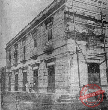 Edificio en renovación de la sociedad Valcárcel y Texidó en Manzanillo, Cuba, ca. 1918.