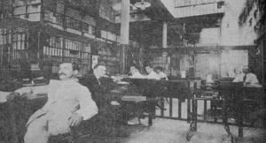 Vista del escritorio de F. Blanco S. en C. importadores de sedería y perfumería y su gerente Fernando Blanco ca. 1918.