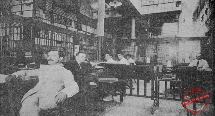 Vista del escritorio de F. Blanco S. en C. importadores de sedería y perfumería y su gerente Fernando Blanco ca. 1918.