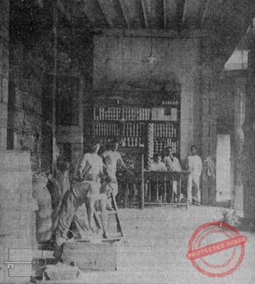 Interior del almacén de la compañía Valcárcel y Texidó en Manzanillo, Cuba, ca. 1918.