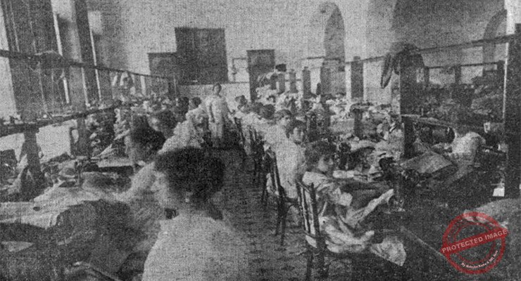 Taller textil y obreras en El Palacio de los Bueyes de Alejo González Pereda en la Habana ca. 1918.