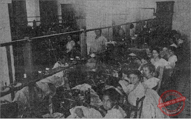 Ojaladoras y botoneras en El Palacio de los Bueyes, Habana ca. 1918.