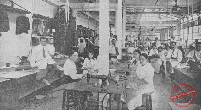 Taller de la sastrería “Antigua de J. Vallés” y empleados en plena faena ca. 1918.