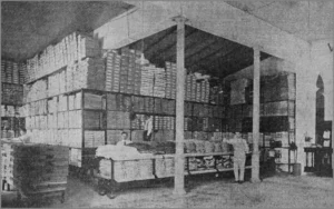 Valeiras Hermanos S. en C. vista del departamento de ventas y empleados ca. 1918.