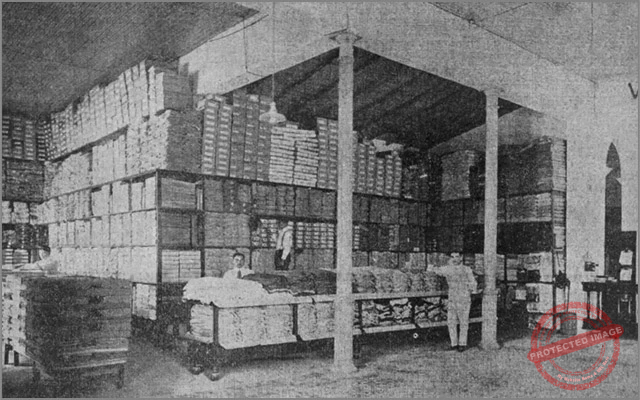 Valeiras Hermanos S. en C. vista del departamento de ventas y empleados ca. 1918.