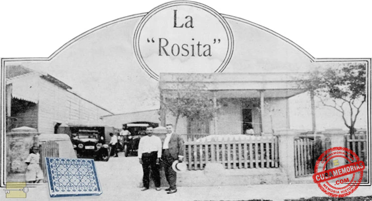 Entrada de la fábrica de mosaicos La Rosita en El Vedado, con su propietario Manuel Gondar acompañado del periodista Ballester, ca. 1922.