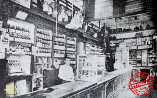 Vista interior del almacén de víveres de González y Hermanos, situado en la calle Oficios esquina a Muralla, en La Habana, ca. 1922.