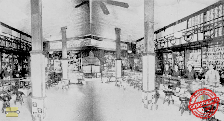 Vista interior del establecimiento de modas La Modernista en La Habana, ca. 1922.