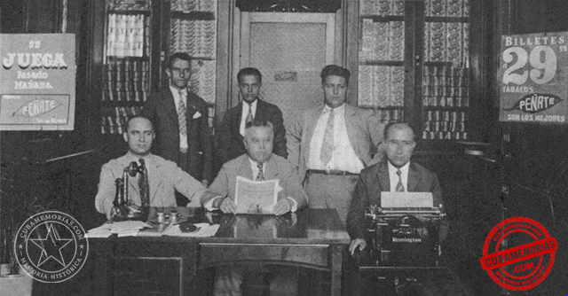 Representantes y vendedores en el depósito general de los tabacos Peñate, en La Habana, hacia 1929.