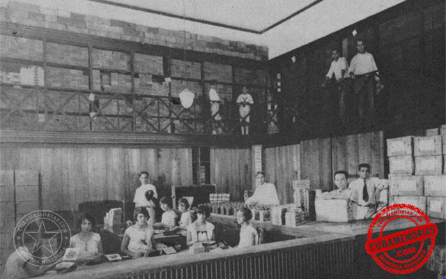 Departamento de embalaje y despacho de los tabacos Peñate en Camajuaní, hacia 1929.