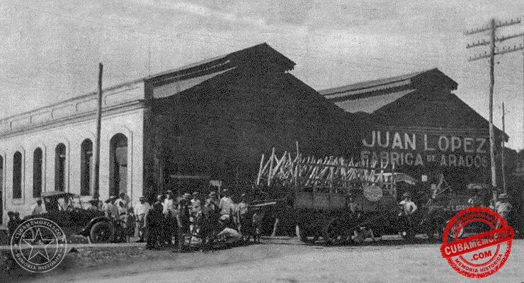 Fábrica de arados e implementos agrícolas de Juan López en Camajuaní, con despacho de arados al central Chaparra, ca. 1929.