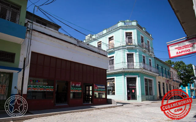 Exterior de La Soda del Medio en el antiguo local de la tienda La Democracia, en Matanzas, en 2022.