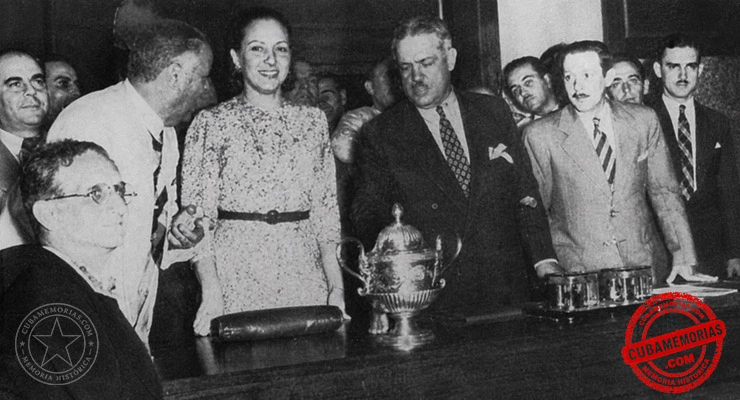 Integrantes de la nueva Mesa de la Cámara Municipal de La Habana durante su toma de posesión, el 28 de octubre de 1940.