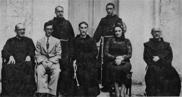 Manuel Purón y su esposa durante la primera misa de fray Imanol de Berriatua, La Habana, 1938