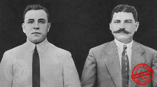 Telesforo Ríos Ávila y Domingo Linares, gerente y socio comanditario de La Moderna, en San Diego del Valle, hacia 1919.