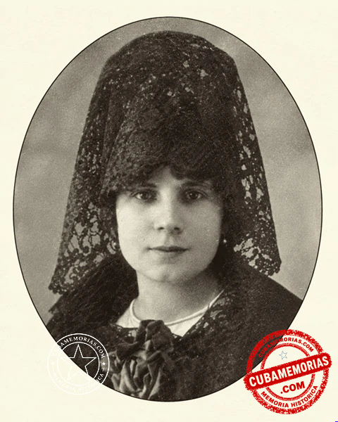 Retrato de Cira Tormo, profesora de piano graduada del Conservatorio de Música de Madrid y vinculada al Conservatorio Sicardó.