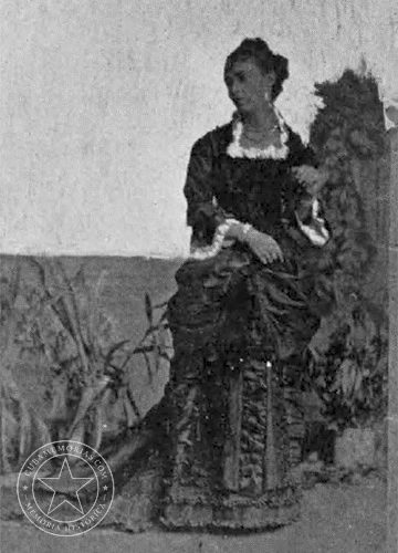 Mercedes Matamoros de cuerpo entero hacia 1880