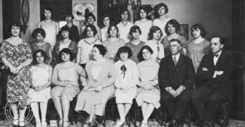 Ramona Sicardó Isern junto a alumnos del Conservatorio Sicardó durante uno de los conciertos anuales del plantel en La Habana.