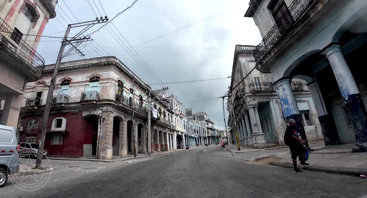 Edificio que ocupó el Colegio San Antonio en la esquina de Monte y Romay, La Habana, fotografiado en julio de 2024.