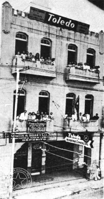Fachada del edificio de la Academia Comercial Toledo, situada en Máximo Gómez 1107, La Habana, en 1944.