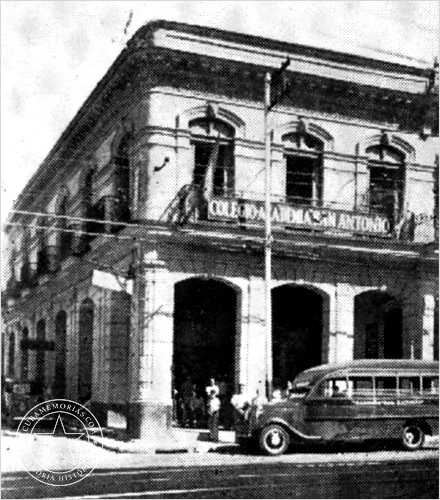 Fachada del Colegio San Antonio, situado en Máximo Gómez 1101, esquina a Romay, La Habana, en 1944.