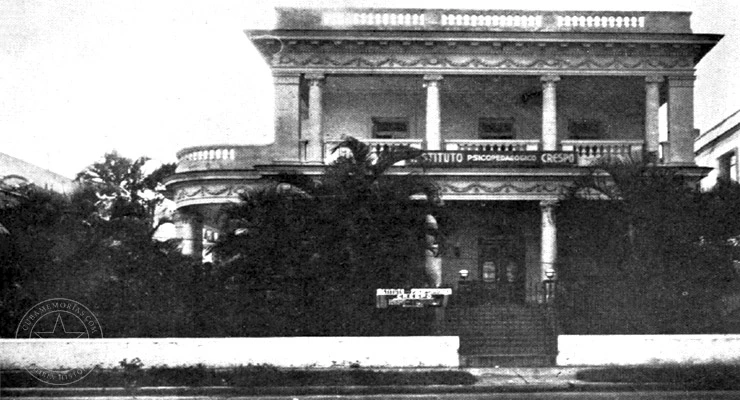 Fachada del edificio del Instituto Psicopedagógico Crespo, situado en la calle 23 del Vedado, La Habana, en 1944.