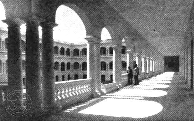 Galería y vista interior del Monasterio de Santa Clara de Asís en Luyanó, La Habana, hacia 1944.